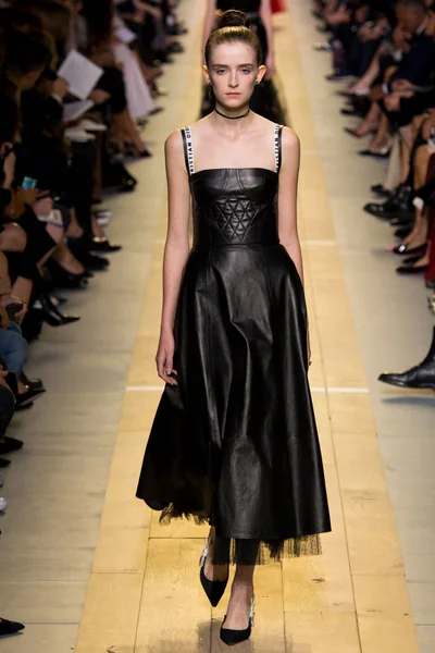 Look 32